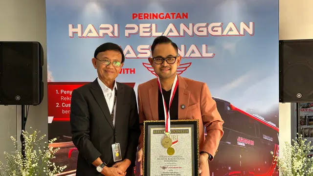 Juragan99 menerima penghargaan MURI. (Foto: Dok. Koleksi Pribadi Juragan99)