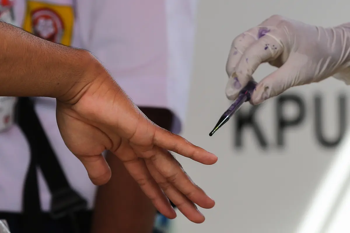 Pilkada Tangerang Selatan, Petugas KPPS Cendana Residence Kenakan Seragam Sekolah