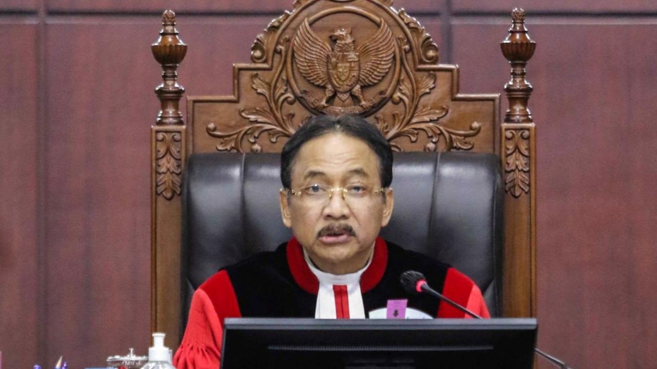 FOTO: Momen MK Tolak Permohonan Uji Formil Batas Usia Capres-Cawapres yang Sempat Diwarnai Perbedaan Alasan Dua Hakim Mahkamah Konstitusi