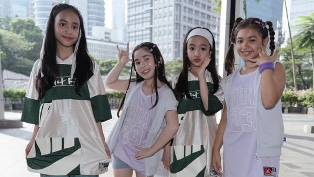Sisipkan Bahasa Isyarat dalam Koreografi, Girlband Cilik Glitter Panen Pujian. Foto: Tangkapan layar Instagram @glitzofficial_.