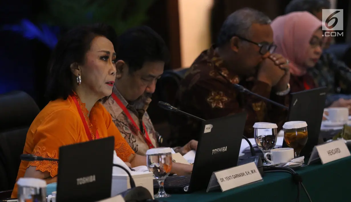 Ketua Pansel KPK Yenti Garnasih (kiri) didampingi anggota pansel melakukan uji publik Calon Pimpinan Komisi Pemberantasan Korupsi (Capim KPK) periode 2019-2023 di Gedung Sekretariat Negara, Jakarta, Rabu (28/8/2019). Sebanyak 7 orang capim KPK mengikuti tes tersebut. (Liputan6.com/Angga Yuniar)