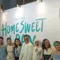 Foto para pemain ditemani dengan produser, sutradara dan penulis film Home Sweet Loan saat jumpa pers di Epicentrum XXI. (Dok. Liputan6).