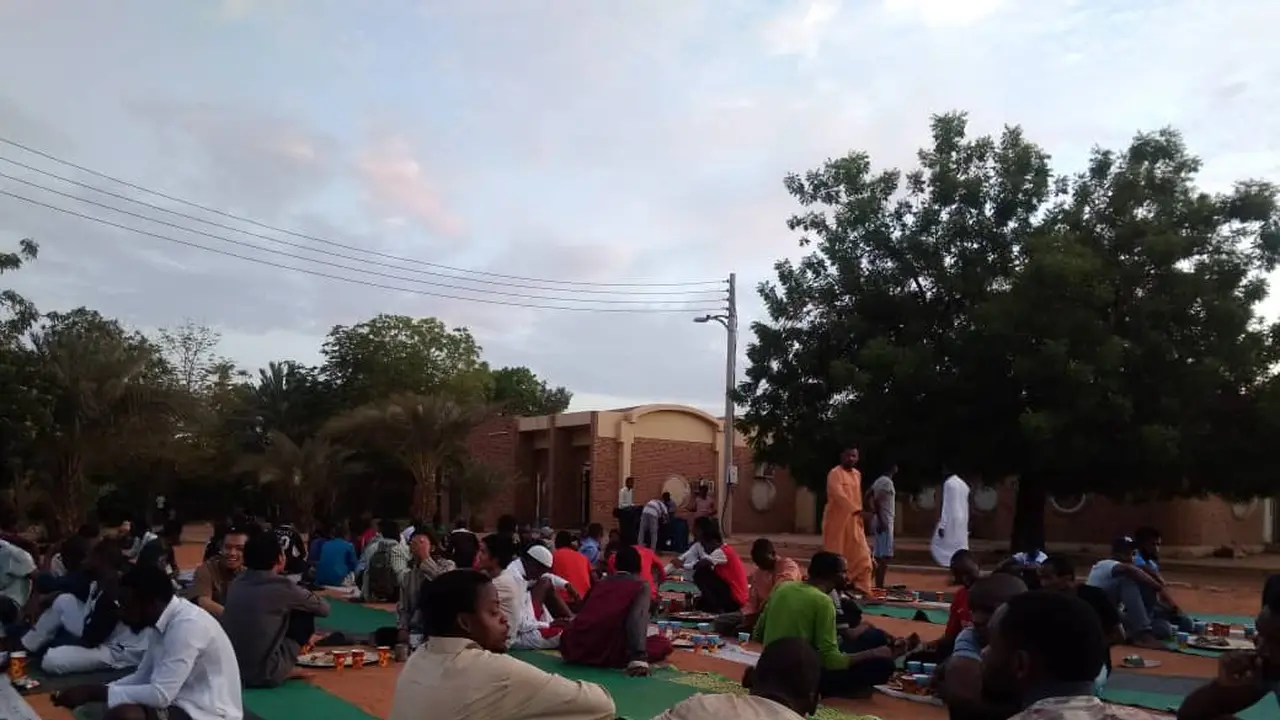 Buka puasa bersama di Sudan