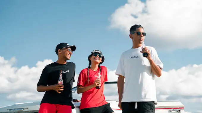 Brand Lokal Rilis Koleksi Kolaborasi dengan Coca Cola yang Dinamis dan Fresh