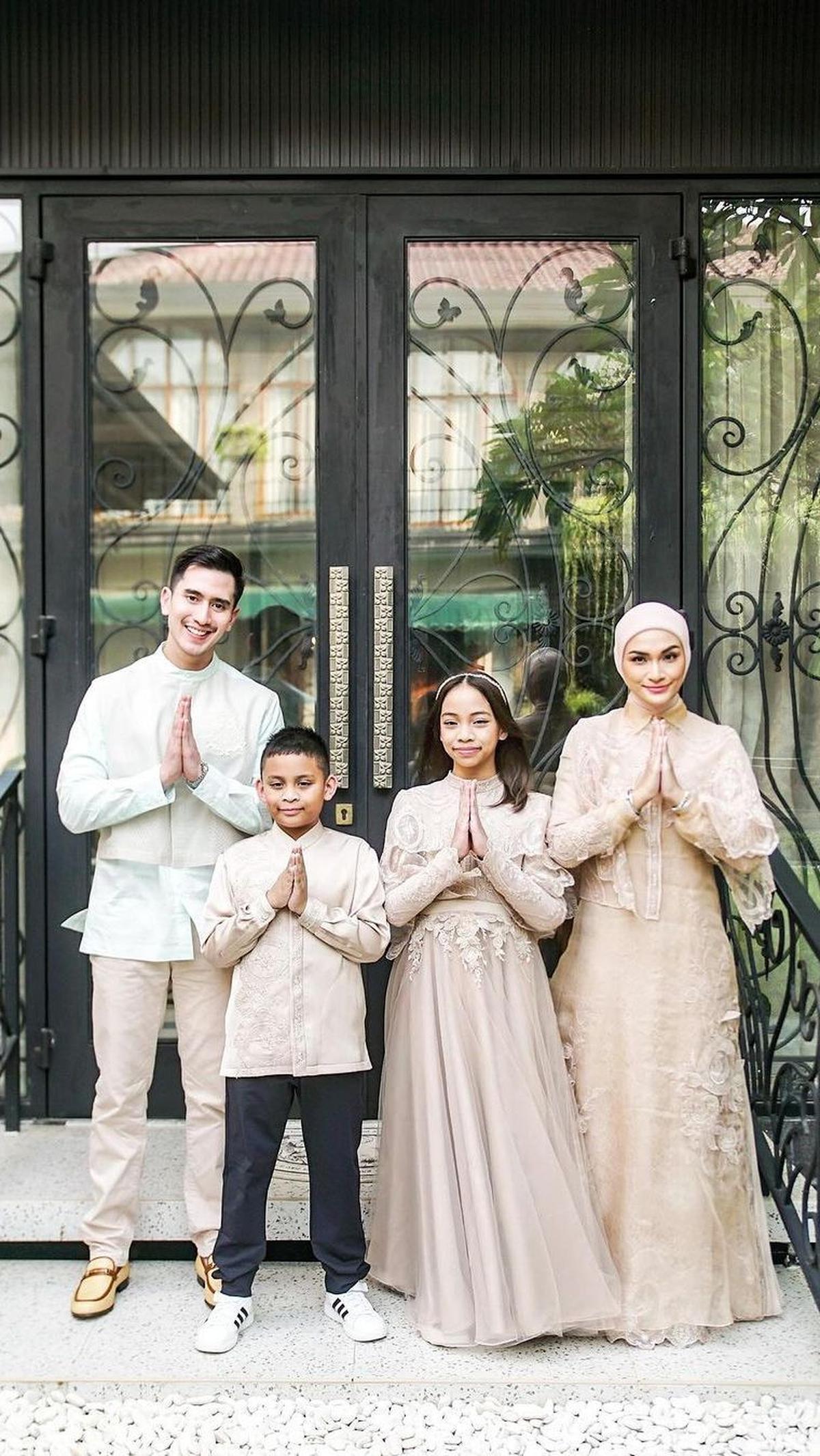 Dikabarkan dekat, begini potret Putri Zulhas dan Verrel Bramasta rayakan lebaran bersama.