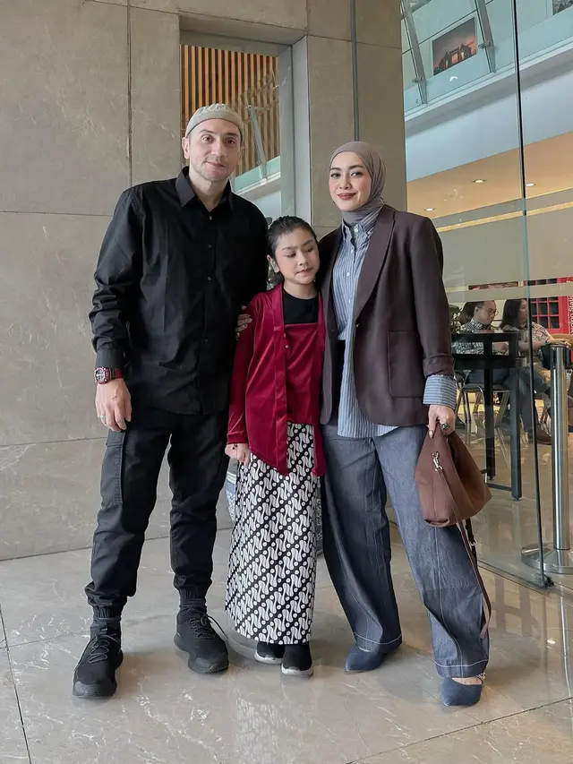 Potret Kenangan Manis Mendiang Gary Iskak dengan Istri Richa Iskak