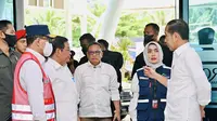 Presiden Joko Widodo atau Jokowi saat meninjau persiapan mudik Lebaran 2023 di Pelabuhan Merak Banten, Selasa (11/4/2023). (Foto: Biro Pers Sekretariat Presiden)