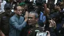 Pengadaan ini juga disebut-sebut memperkaya sejumlah pihak termasuk di antaranya Nadiem Anwar Makarim sejumlah Rp809 miliar. Tampak dalam foto, mantan Menteri Pendidikan, Kebudayaan, Riset, dan Teknologi (Mendikbudristek) Nadiem Anwar Makarim saat tiba untuk menghadiri sidang perdana kasus dugaan tindak pidana korupsi (Tipikor) terkait program digitalisasi pendidikan berupa pengadaan laptop Chromebook dan Chrome Device Management (CDM) di lingkungan Kemendikbudristek tahun 2019–2022 di Pengadilan Tipikor, Jakarta, Senin (5/1/2026). (merdeka.com/Arie Basuki)