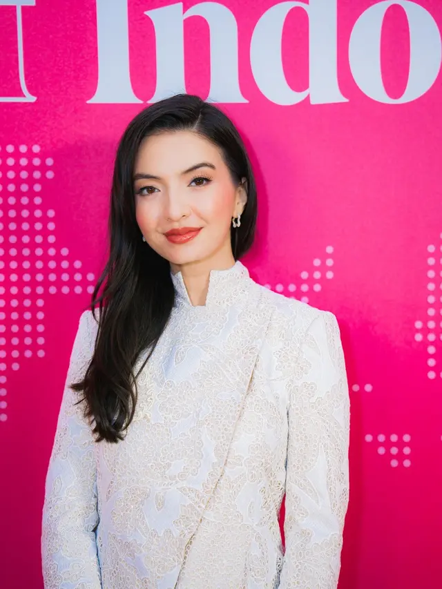 Pesona Anggun Raline Shah Kenakan Beskap Putih Jeng Yah saat Hadiri Cinema of Indonesia di Festival Film Cannes 2024