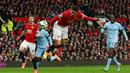 Chris Smalling mencetak gol keempat bagi Manchester United (Reuters / Jason Cairnduff)