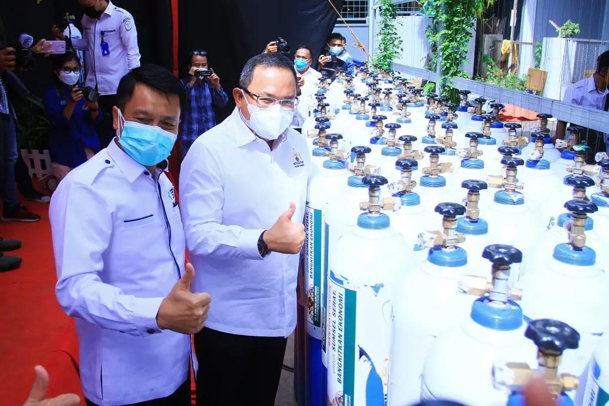 Kadin Sumsel Salurkan Ratusan Tabung Oksigen COVID-19 ke RS di Sumsel