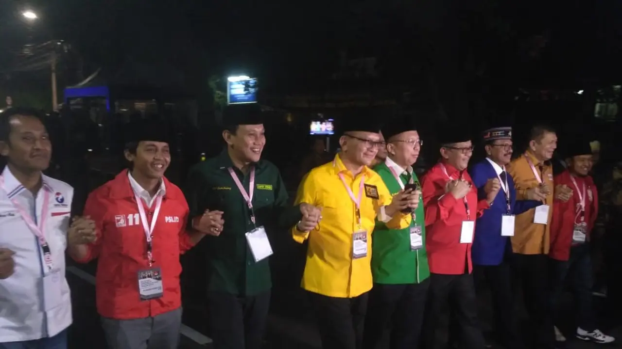 Sembilan sekretaris jenderal partai politik pendukung Jokowi-Ma'ruf Amin di KPU