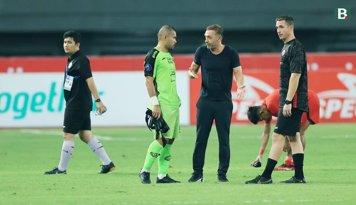 Hasil imbang ini membawa Persija menempati peringkat sembilan klasemen Liga 1 dengan mengoleksi 18 poin dari 13 laga, sama dengan Bali United yang berada di peringkat delapan. (Bola.com/M Iqbal Ichsan)