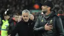 Jose Mourinho sebelum pertandingan melawan Liverpool pada lanjutan Liga Inggris di stadion Anfield (16/12). Di pertandingan ini MU takluk 3-1 atas Liverpool dan Mourinho dipecat. (AP Photo/Rui Vieira)