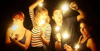 2013 sepertinya jadi tahun perta Taylor Swift merayakan pesta hari kemerdekaan Amerika Serikat bersama dengan teman-temannya. (taylorswift.com)