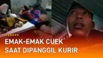 Panggilan sang kurir tak direspons, matanya terpaku ke layar kaca.