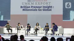 Direktur Konsumer BRI, Handayani (keempat kiri) memberikan paparan saat menjadi pembicara dalam BRILIANPRENEUR 2019 di JCC, Jakarta, Sabtu (21/12/2019). Handayani mengatakan, BRI mendorong produk UMKM dalam negeri bisa bersaing di pasar global agar bisa diekspor. (Liputan6.com/Faizal Fanani)