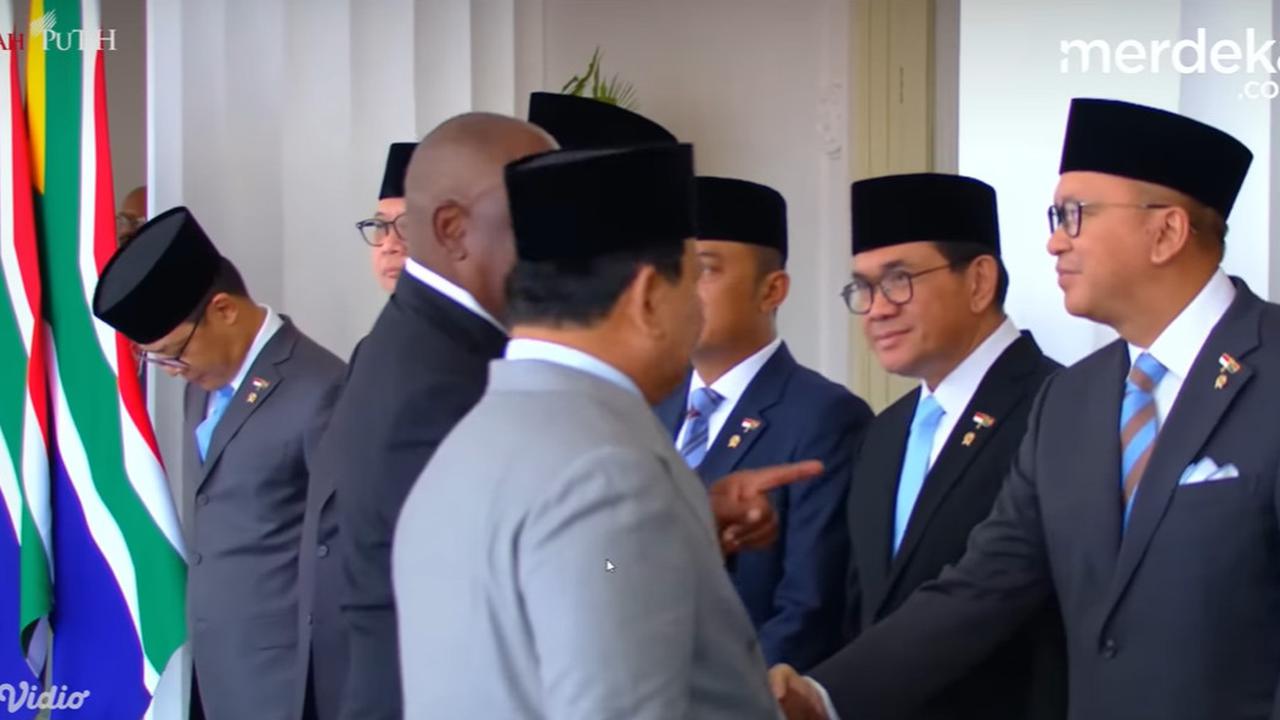 VIDEO: Di Samping Prabowo, Mendadak Langkah Presiden Afsel Terhenti Tunjuk-Tunjuk Bos Danantara