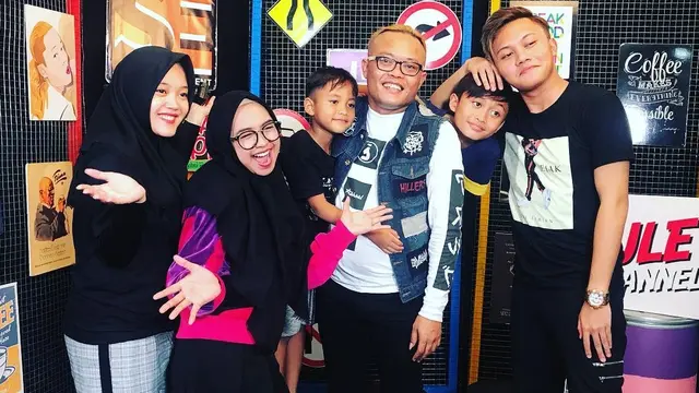 Momen Sule Asuh 4 Anaknya (sumber: instagram/ferdinan_sule)