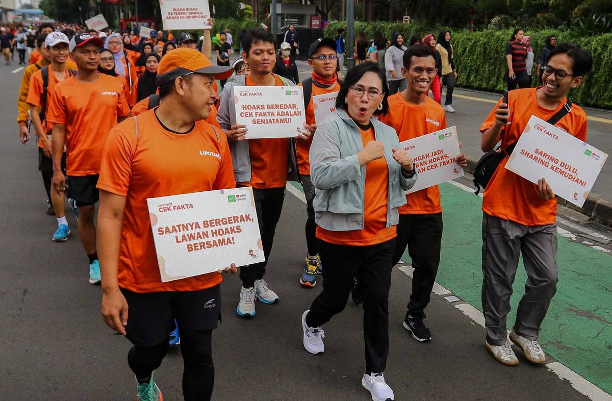 FOTO: Jalan Sehat Berantas Hoaks