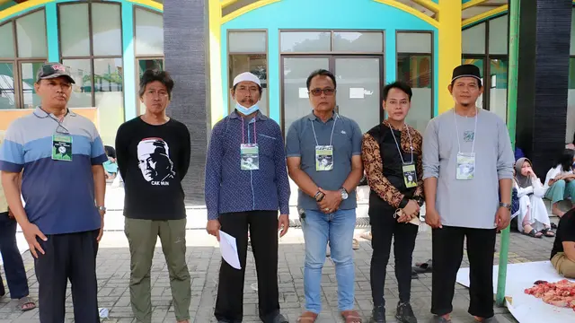 Eko Mega Bintang ikut memeriahkan peringatan pemotongan hewan kurban.