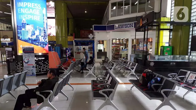 Jadwal Perjalanan Dibatalkan, Stasiun Gambir dan Pasar Senen Sepi