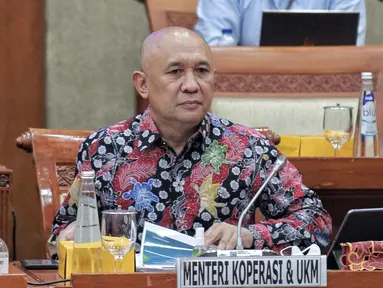 Menteri Koperasi dan UKM Teten Masduki mengikuti Rapat Dengar Pendapat (RDP) dengan Komisi VI DPR di Kompleks Parlemen, Senayan, Jakarta, Kamis (22/9/2022). Rapat tersebut membahas penyesuaian RKA-K/L T.A. 2023 sesuai Hasil Pembahasan Badan Anggaran dan progres pelaksanaan BPUM T.A. 2022 dan rencana pelaksanaan BPUM T.A. 2023. (Liputan6.com/Angga Yuniar)