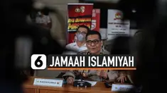 Dalam jumpa pers Senin siang, Kepala Divisi Humas Mabes Polri Irjen Pol. Argo Yuwono membeberkan sejumlah fakta lapangan terkait skema pelatihan yang dilakukan oleh anggota Jamaah Islamiyah. Sehari sebelumnya Densus 88 berhasil membongkar sasana J-I ...