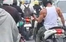 Video Viral Bule Angkat Barbel di Tengah Jalan Bali, Aksinya Curi Perhatian