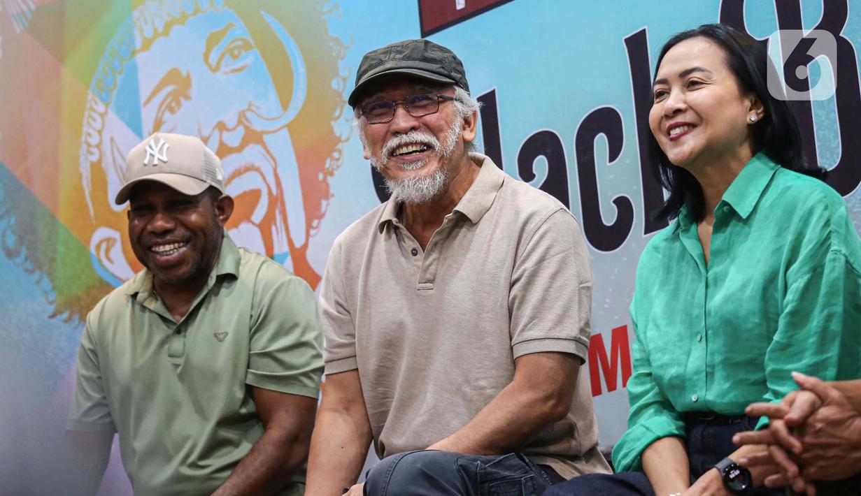 Sejumlah lagu Black Brothers yang sempat hits di masa itu adalah Kisah Seorang Pramuria, Hari Kiamat, Mutiara Hitam, dan Sajojo. (Liputan6.com/Angga Yuniar)