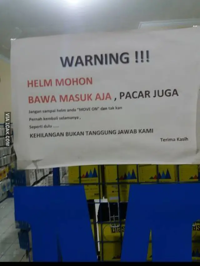 6 Tulisan Helm Bawa Masuk Ini Bikin Geleng Kepala