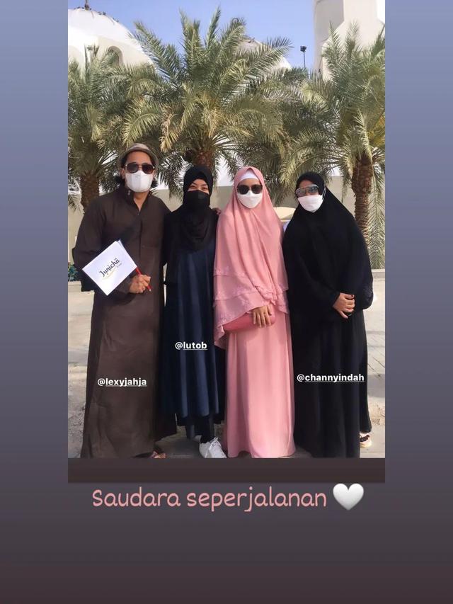 Tampil Berhijab, Ini 5 Potret Lulu Tobing yang Kini Jalani Umrah