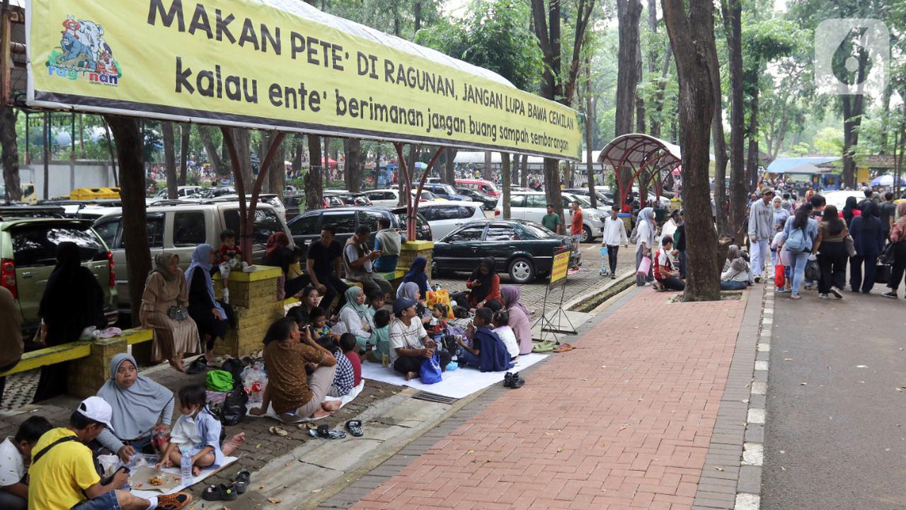 Pengunjung Ragunan