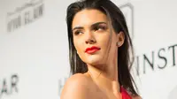 Kendall Jenner saat menghadiri Amfar Gala di New York. (foto: cosmopolitan.co.uk)