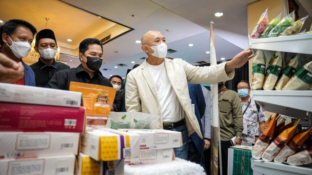 Menteri Koperasi dan UKM Teten Masduki dan  Menteri BUMN Erick Thohir dalam Launching Talenta Wirausaha Muda yang diusung BSI, Rabu (19/1/2022).