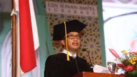 Imam Nahrawi mendapat gelar Doktor Honoris Causa dalam Bidang Kepemimpinan Pemuda Berbasis Agama dari UINSA, Kamis (14/9/2017). (Humas Kemenpora)