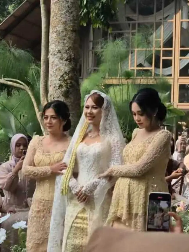 Detail Dekorasi Pernikahan Nadin Amizah yang Digelar Outdoor/Instagram @vidialdiano