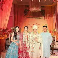Pesona Beby Tsabina Dibalut Sari Busana Tradisional India saat Kondangan. [@bebytsabina]