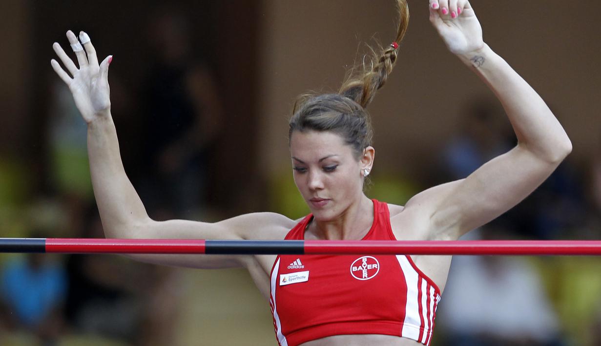 Selain terjun sebagai atlet lompat galah, Katharina Bauer juga seorang mahasiswi jurusan International Management. (EPA/Sebastien Nogier)