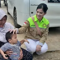 Sosialita cantik Novita Emilda berikan bantuan (Istimewa)