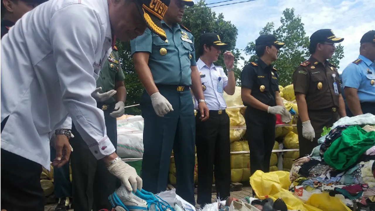 Kapal Pengangkut "Sampah" Asal Timor Leste
