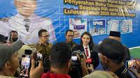 Gubernur Maluku Utara Sherly Tjoanda Laos meluncurkan Sistem Penerimaan Murid Baru (SPMB), membagikan ijazah lulusan tahun 2025 dan sebelumnya dalam kegiatan yang digelar di Aula SMK Negeri 2 Kota Ternate. (Istimewa)