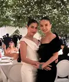 Raline Shah kembali terlihat dengan menghadiri pernikahan artis Thailand, Praya Lunberg. [@ralineshah]