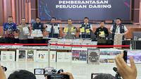 Konferensi pers Satuan Tugas Pemberatasan Judi Online yang mengungkapkan hasil temuannya. (Foto: Liputan6.com/Nanda Perdana Putra).