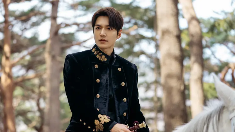 Lee Min Ho dalam The King Eternal Monarch (Netflix)