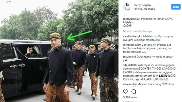 Daniel Darryan dalam balutan beskap dan jarik saat menjaga Joko Widodo saat pernikahan Kahiyang dan Bobby. (Foto: Instagram @merlynsopjan)