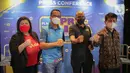 VP of Content Vidio Eva Stephanie Kurnia, Executive Vice President Komunikasi Korporat dan CSR PLN, Agung Murdifi, Direktur Proliga Hanny S. Surkatty dan VP of Content Business of IEG Hendy Lim berfoto bersama usai konferensi pers Proliga 2022 di Jakarta, Selasa (21/12/2021). (Liputan6.com/Faizal Fa