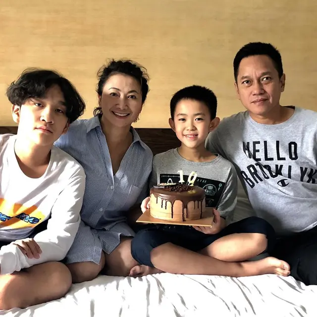 Indy Barends dan keluarga