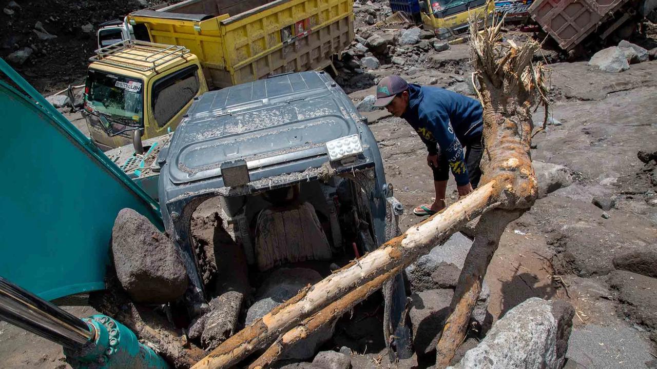 FOTO: Penampakan Truk Tertimbun Lahar Dingin Gunung Merapi, Menewaskan Tiga Orang