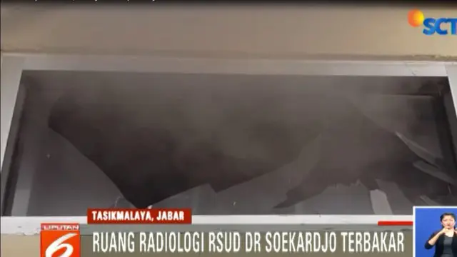 Ruang radiologi RSUD Dr. Sukarjo Kota Tasikmalaya terbakar Jumat pagi. Kesibukan dan kepanikan pun terlihat saat petugas mencoba menyelamatkan pasien.